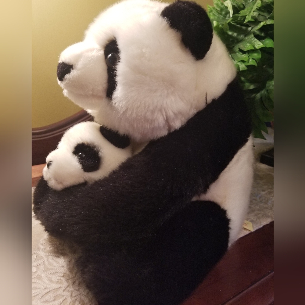 Panda With Cub - Picture 5 of 5